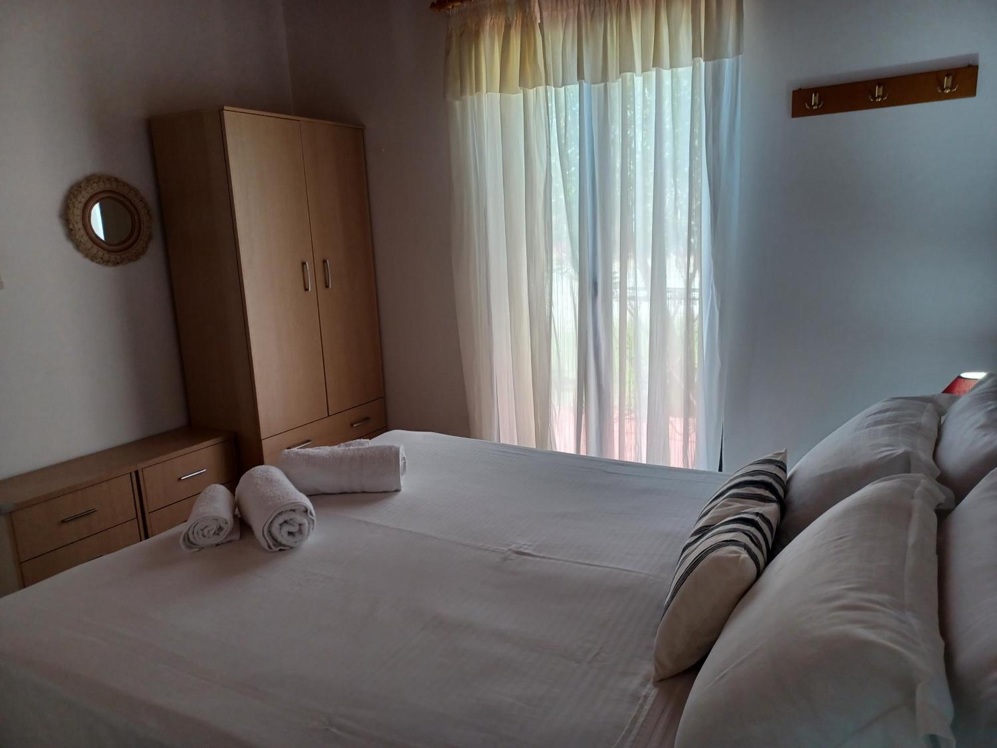 Nerissa Bungalow 2, Two Bedroom House With Sea View Sparta Exterior foto
