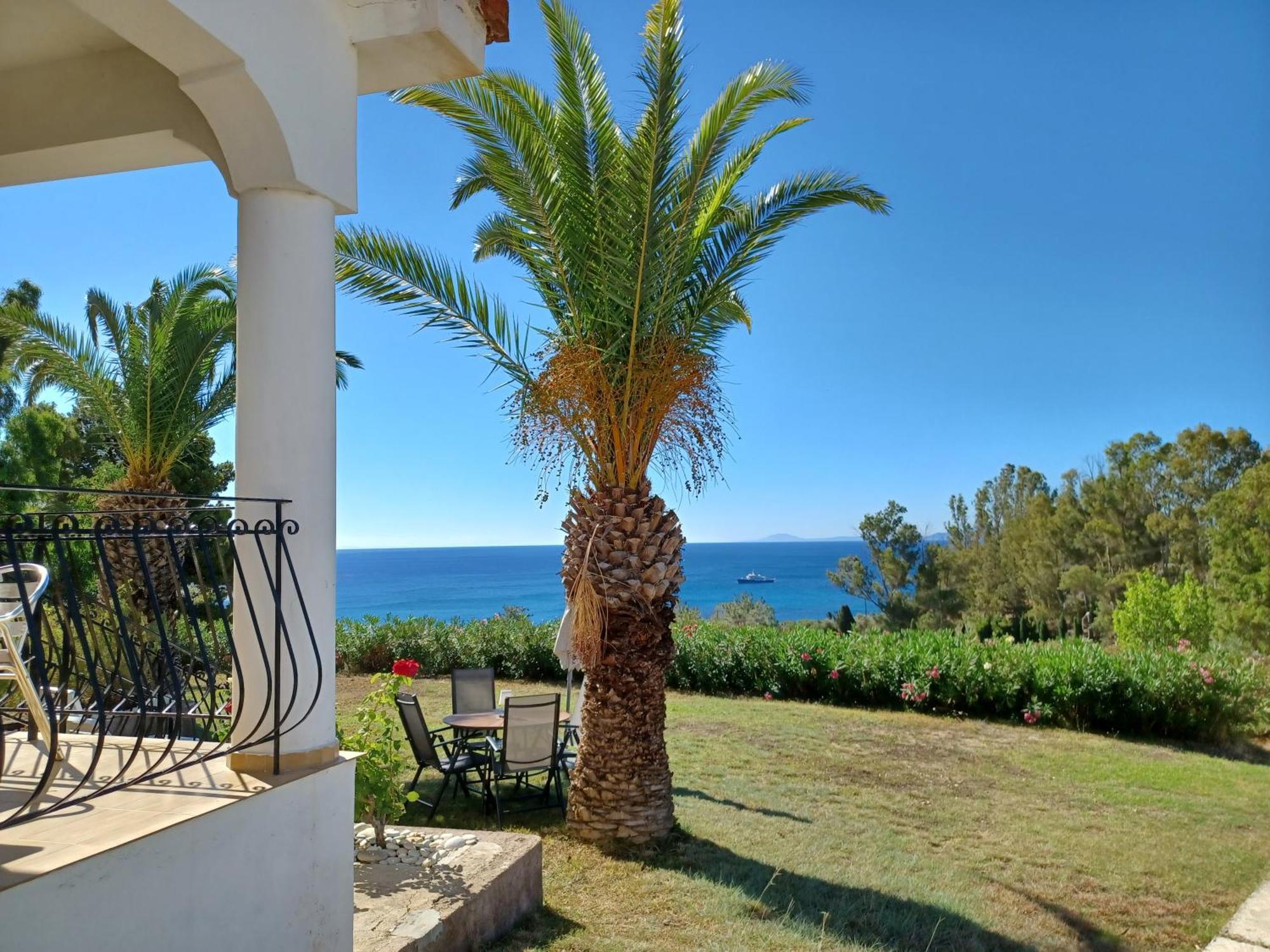 Nerissa Bungalow 2, Two Bedroom House With Sea View Sparta Exterior foto