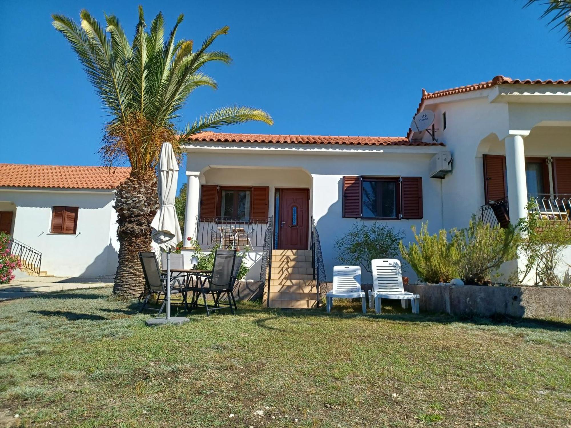 Nerissa Bungalow 2, Two Bedroom House With Sea View Sparta Exterior foto